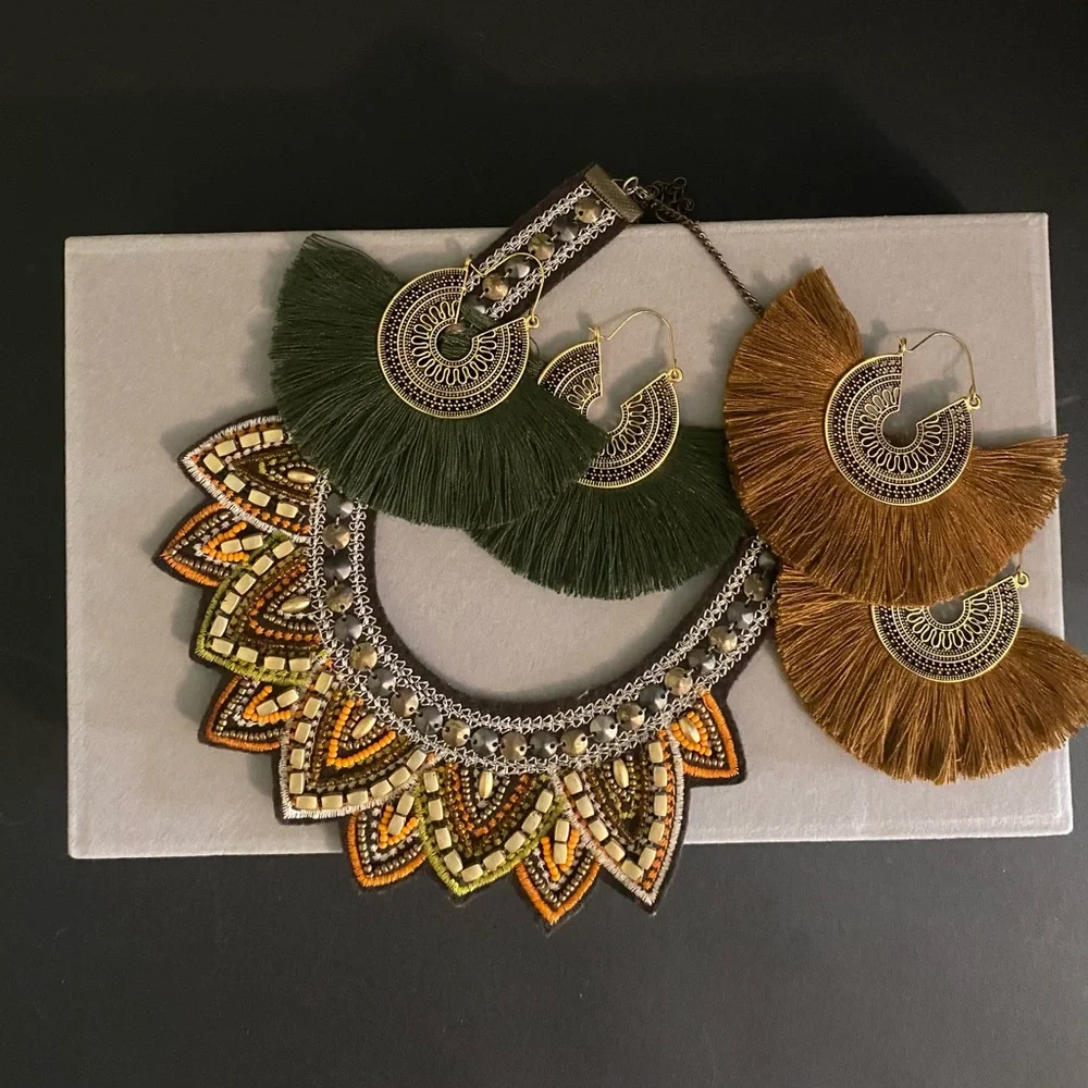 JCPenney Green and Brown Necklace with Bohemian Flair w/ 2 pairs of earrings - Picture 3 of 5